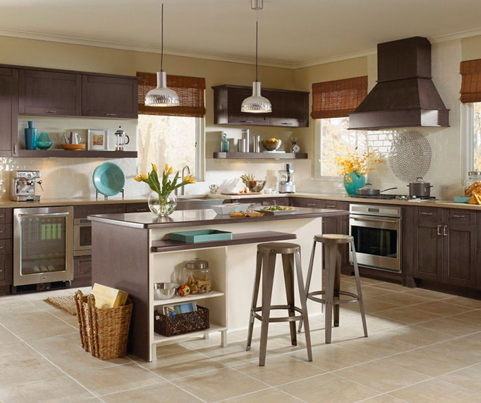 Shaker style cabinets in casual kitchen by Kitchen Craft Cabinetry